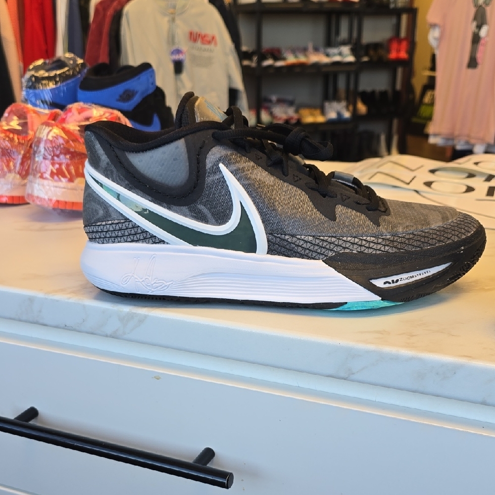 Nike Men's Athletic Shoes - Black and Gray